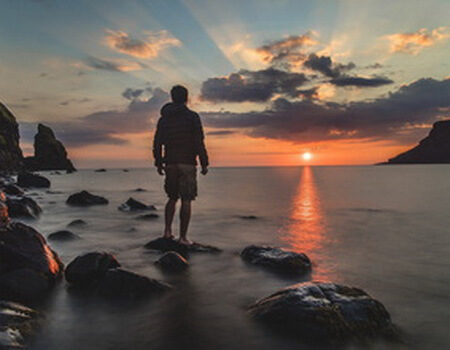 Schwertseminar: Mit Initiatischer Schwertarbeit KRAFTVOLL AUS DER MITTE DIE EIGENE PRÄSENZ ENTFALTEN mit Ulrich Horender. Kientalerho Schweiz. www.initiatische-schwertarbeit.de